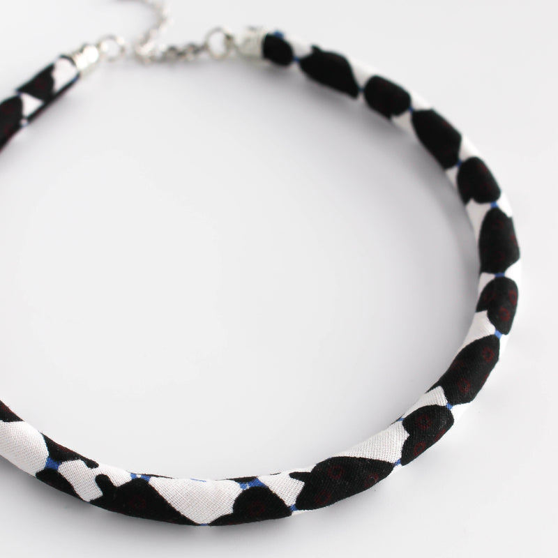 Amina Necklace - black and white